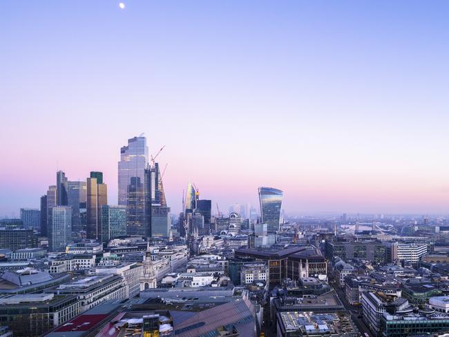 UK, London, looking East with view of the financial district, Tower Bridge, the Shard and Canary Wharf