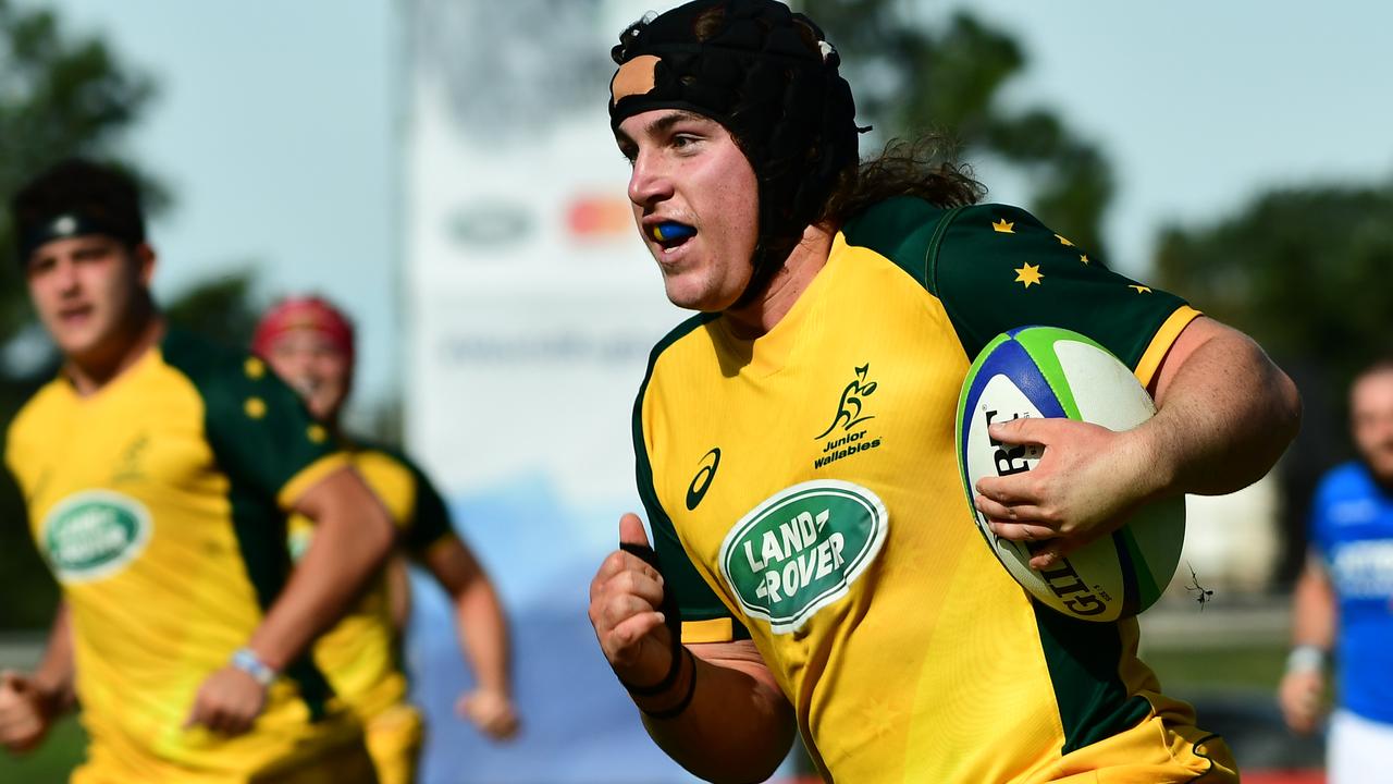 Lachlan Lonergan of Australia runs with the ball to score a try in Santa Fe.