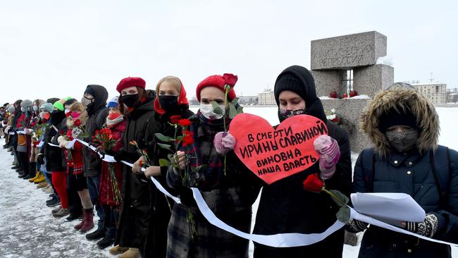 Women in Saint Petersburg form a chain to support Yulia Navalnaya. Picture: AFP