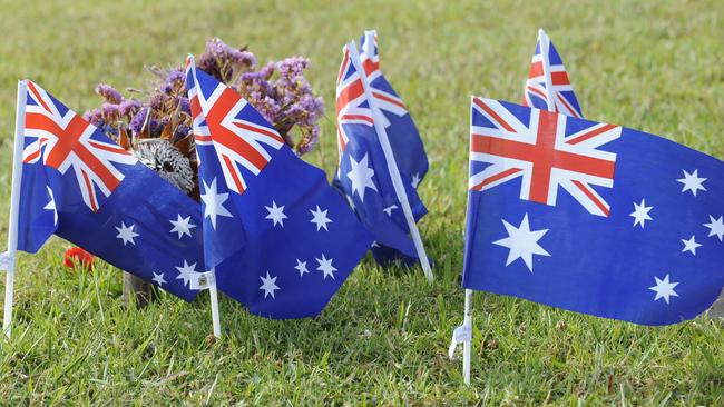 Veterans will place hundreds of flags at Castlebrook Memorial Park and ...