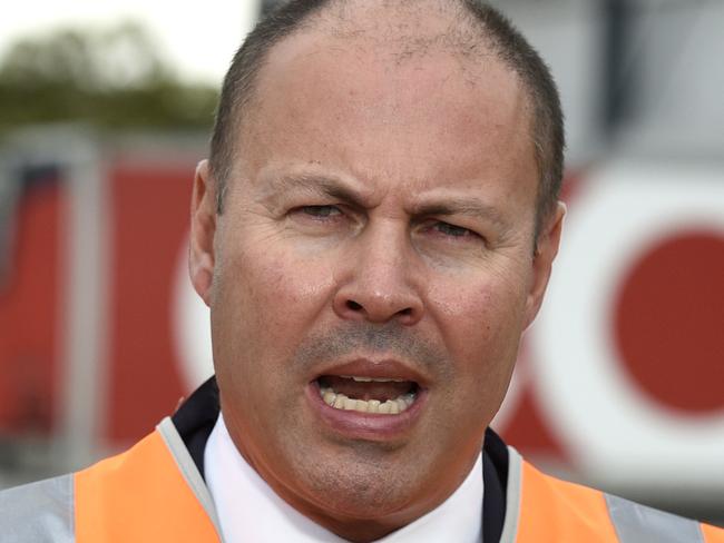 MELBOURNE, AUSTRALIA - NewsWire Photos JANUARY 17, 2022: Federal Treasurer Josh Frydenberg at the Coles distribution centre at Truganina in western Melbourne. Picture: NCA NewsWire / Andrew Henshaw