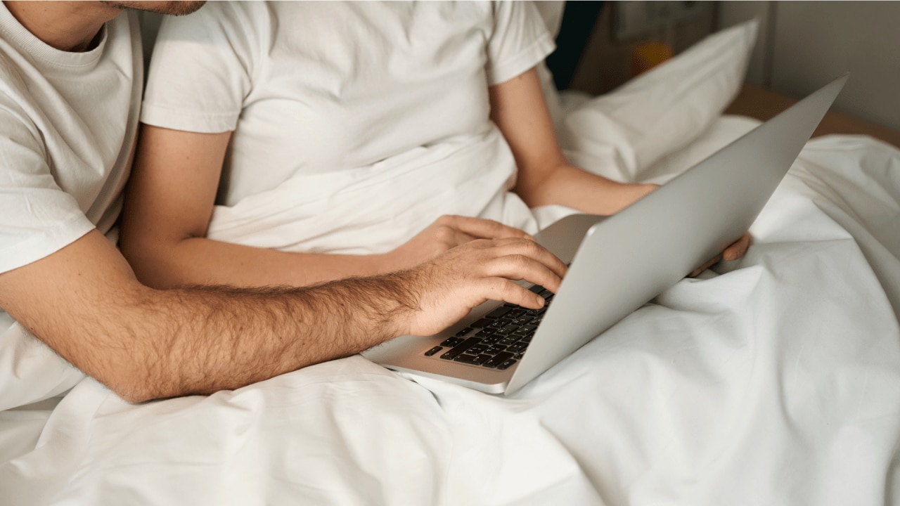 <p>Your nightly routine of social media scrolling could be deadly &mdash;&nbsp;to your <a href="https://www.bodyandsoul.com.au/relationships/what-the-bristle-reaction-could-mean-for-your-relationship/news-story/ae01d68089b1bd24d428e0390d8836c1" target="_blank" rel="noopener">love life</a>, at least.</p><p>Known as &ldquo;parallel scrolling,&rdquo; the habit of<span>&nbsp;</span>silently swiping on your phone<span>&nbsp;</span>while laying next to your partner could be a death sentence for your <a href="https://www.bodyandsoul.com.au/sex-and-relationships/dating-and-relationships/in-a-new-relationship-but-still-miss-your-ex/news-story/eddaef97a3c42350d365859ce40c1ca5" target="_blank" rel="noopener">relationship</a>, experts say.</p><p>&ldquo;You&rsquo;re basically decreasing the chances of <a href="https://www.bodyandsoul.com.au/sex-and-relationships/dating-and-relationships/how-to-find-love/image-gallery/d1d22b281617208dbc6a7bf0c7a1e31a" target="_blank" rel="noopener">intimacy and affection</a>, or just generally engaging with your partner,&rdquo; Tracy Ross, a NYC-based couples and family therapist, told<span>&nbsp;</span><a href="https://www.huffpost.com/entry/parallel-scrolling-in-bed-with-your-partner-could-cause-relationship-problems_l_662a84a7e4b09d8df9d5c663" target="_blank" rel="noreferrer noopener">HuffPost</a>.</p><p>&ldquo;Connection is critical for a strong relationship &mdash; and it needs to happen regularly, without fail, for a couple to thrive.&rdquo;</p><p>Laying in bed can be a time to connect with each other &mdash; something Ross says many couples lack. Her clients often complain that the other person is &ldquo;constantly on their phone&rdquo; or seems &ldquo;distracted,&rdquo; making it difficult to hold their attention and, in turn, can create &ldquo;more separateness.&rdquo;</p>