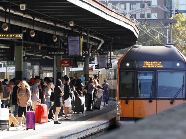 SYDNEY, AUSTRALIA - NewsWire Photos FEBRUARY 15, 2025: People pictured waiting for a train at Central Station.Picture: NewsWire / Damian Shaw