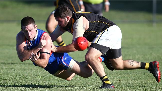 Bulldogs' Tom Potter and Tigers' Dillon Rogers. Picture: Brendan Radke