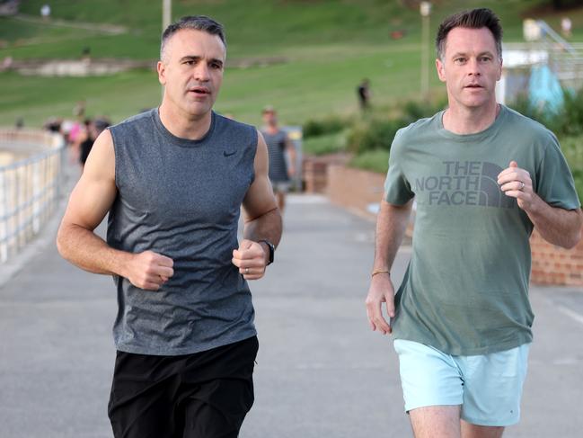 SYDNEY, AUSTRALIA - NewsWire Photos FEBRUARY 2, 2023: NSW Labour leader Chris Minns and SA Premier Peter Malinauskas go for a run at Bondi Beach.Picture: NCA NewsWire / Damian Shaw