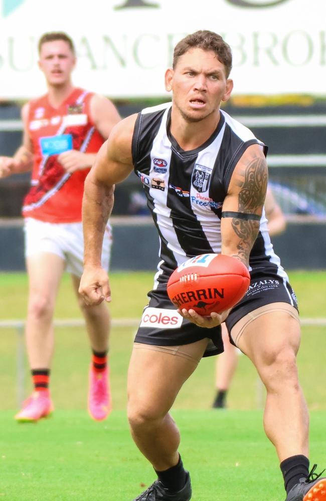 Phil Wills playing for the Palmerston Magpies in the 2022-23 NTFL season. Picture: Celina Whan / AFLNT Media