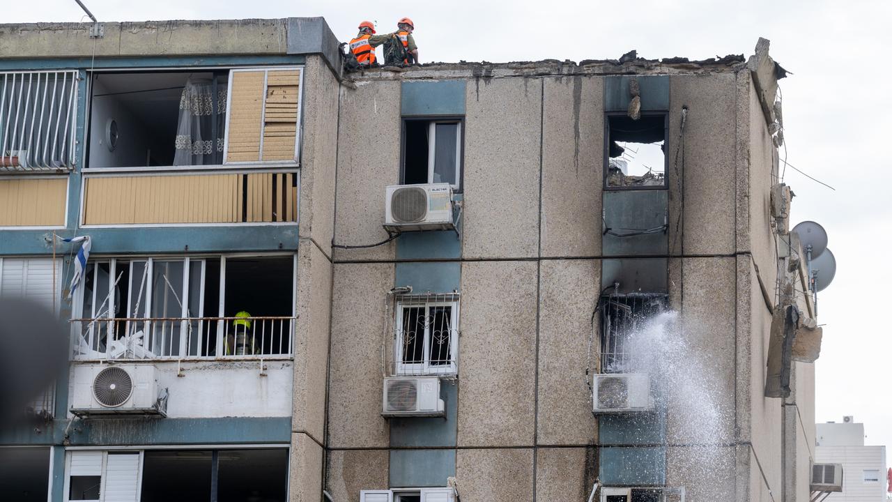 A Tel Aviv apartment building hit by a rocket fired from Gaza on October 27, 2023. (Photo by Alexi J. Rosenfeld/Getty Images)