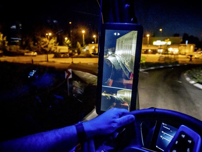 Einzigartig im Fernverkehr â€“ die MirrorCam ersetzt den SpiegelUnique in long-haul transport â€“ MirrorCam replaces the mirror