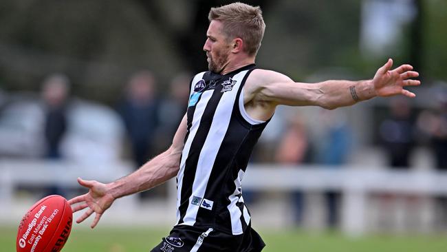 Wayne Schultz will coach Ivanhoe in its NFNL return. Picture: Andy Brownbill