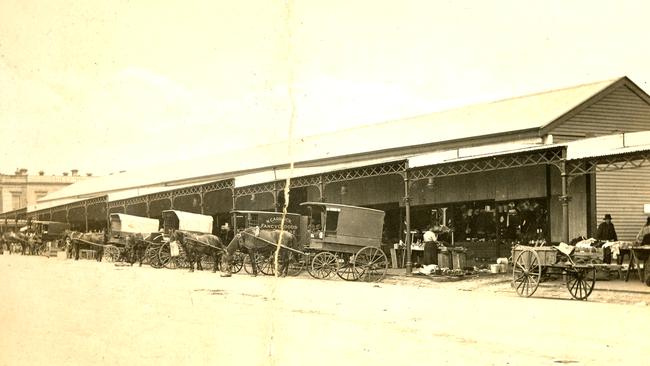 Horse-drawn carriages were the best way to get goods to the market. Supplied image from the City of Port Phillip Collection