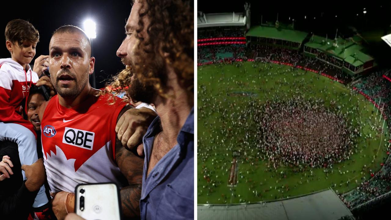 Buddy Franklin was mobbed by the crowd.