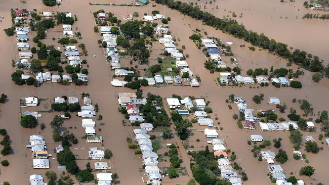 RECURRING PROBLEM: Houses are surrounded by floodwaters at Depot Hill in Rockhampton, Thursday, April 6, 2017. (AAP Image/Dan Peled)