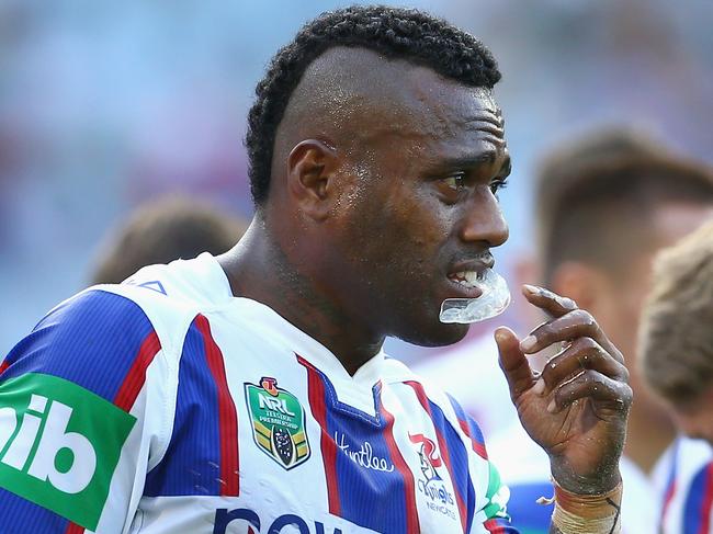 SYDNEY, AUSTRALIA - MARCH 12: Akuila Uate of the Knights and his team mates look dejected after a Rabbitohs try during the round two NRL match between the South Sydney Rabbitohs and the Newcastle Knights at ANZ Stadium on March 12, 2016 in Sydney, Australia. (Photo by Mark Kolbe/Getty Images)