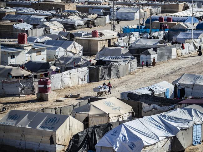 A picture shows the Kurdish-run al-Hol camp, which holds relatives of suspected Islamic State (IS) group fighters in the northeastern Hasakeh governorate, on December 6, 2021. - Al-Hol is the larger of two Kurdish-run displacement camps for relatives of IS jihadists in Syria's northeast. It holds mostly Syrians and Iraqis but also thousands from Europe and Asia suspected of family ties with IS fighters. (Photo by Delil SOULEIMAN / AFP)