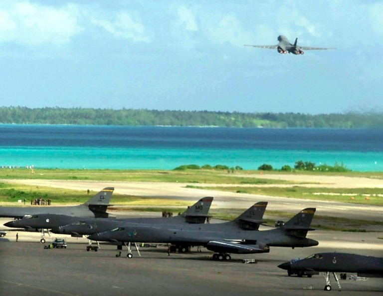 UK hands Indian Ocean islands to Mauritius but keeps key US military base