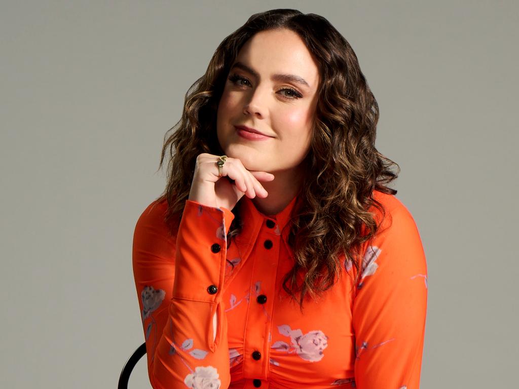 Georgie Tunny narrates House Hunters Australia.