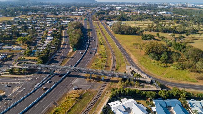 Work has started to build on one of Far North Queensland’s longest off-road bikeways. The new seven-kilometre Bruce Highway – Cairns Southern Access Cycleway.