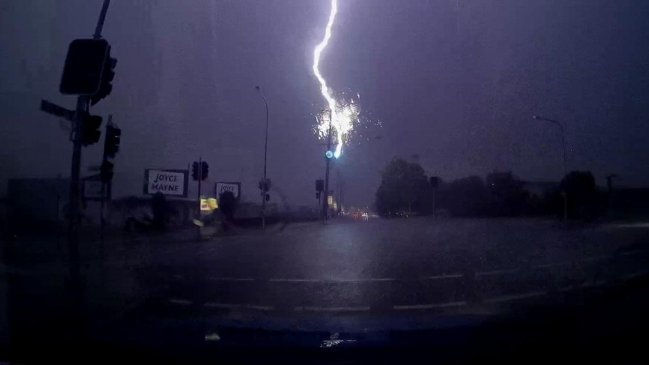 Toowomba weather: Man captures lightning strike on power line at Ruthven  Street and Perth Street | The Chronicle