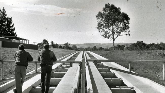 Construction of the O-Bahn Busway to Adelaide in 1984. Picture: staff photographer