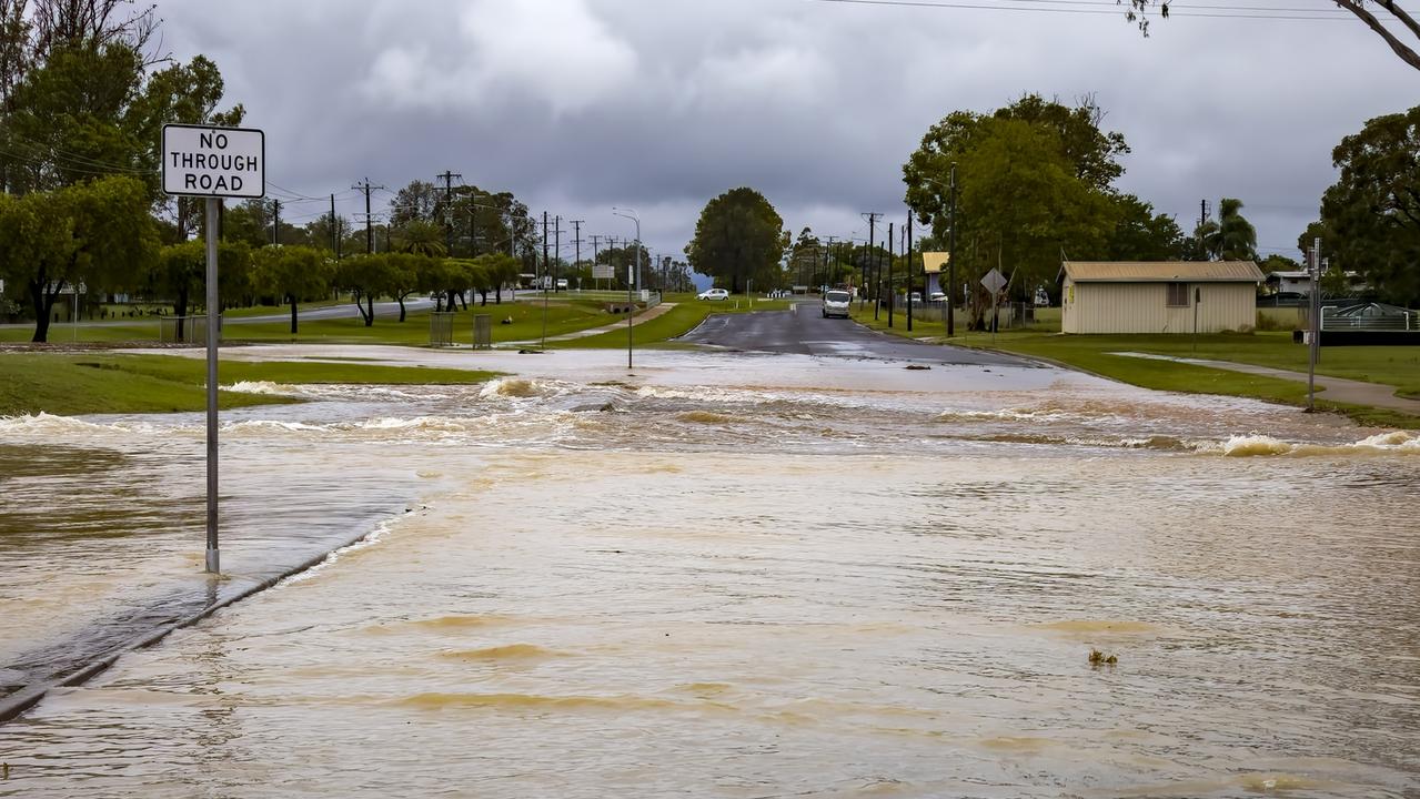 Up to 80mm of rain in Kingaroy, flooding streets and school The