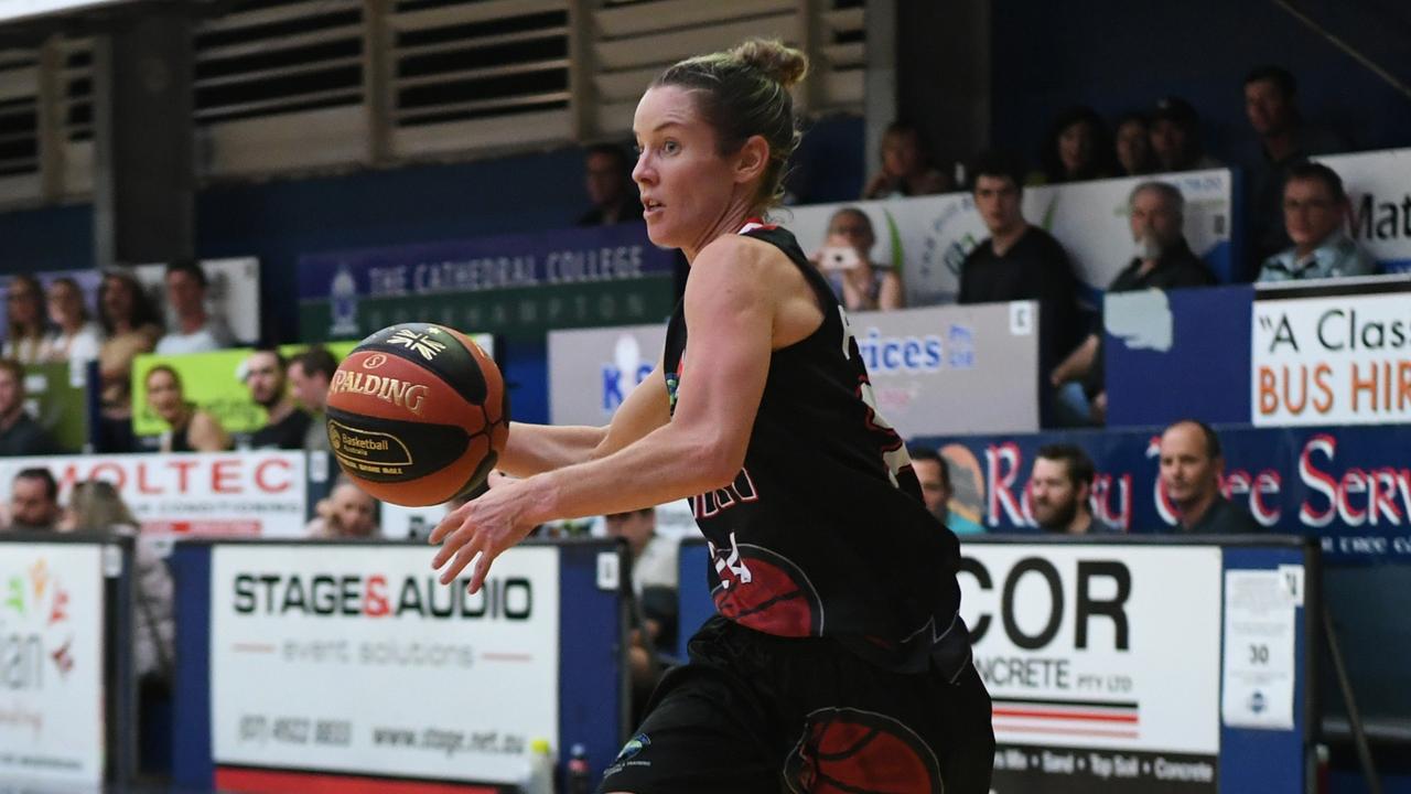 BASKETBALL ConocoPhillips CQ Cup Rd 1: Mackay Meteorettes' Heidi Freeburn with the ball