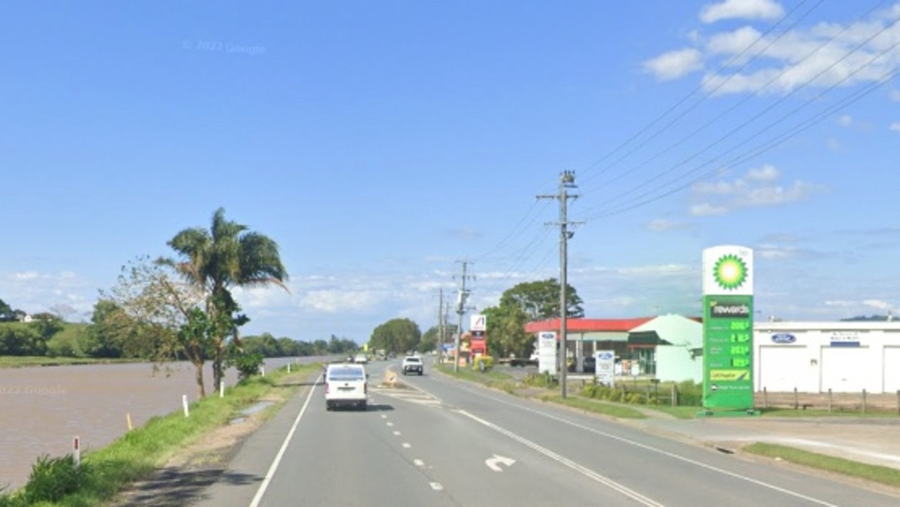 Major road closed after serious crash