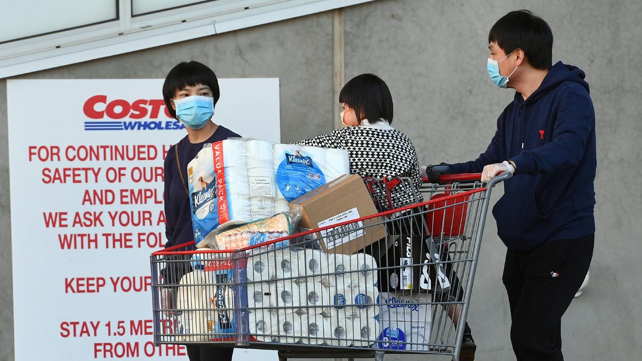 Experts believe everyone who goes to busy indoor areas like supermarkets should wear a mask. Picture: William West/AFP