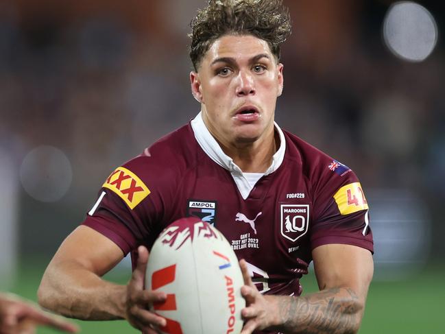 ADELAIDE, AUSTRALIA - MAY 31:  Reece Walsh of the Maroons runs with the ball during game one of the 2023 State of Origin series between the Queensland Maroons and New South Wales Blues at Adelaide Oval on May 31, 2023 in Adelaide, Australia. (Photo by Mark Kolbe/Getty Images)