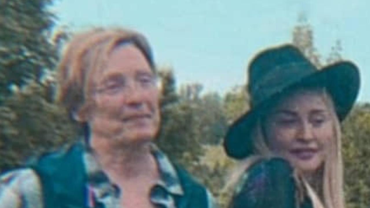 Madonna Poses For Rare Photo With Three Sisters Au 8275