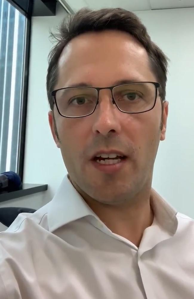 Alex Turnbull, son of former PM Malcolm Turnbull has released a video on YouTube where he declares voters should not vote liberal in the seat of Wentworth.