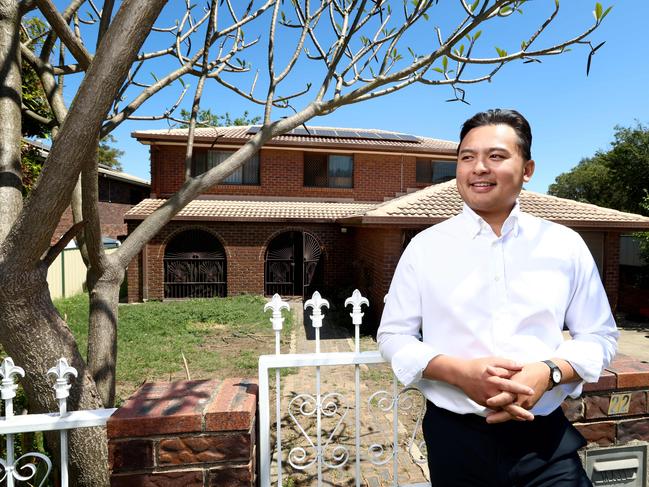 BRISBANE, AUSTRALIA Friday 4th October 2024 Real Estate agent Moses Nguyen pictured infront of a property he is trying to sell and has been on the market for 1100 days in Darra Picture David Clark