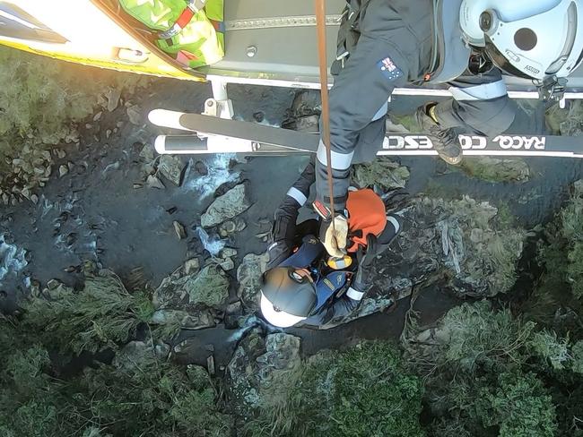 Mammoth mission to rescue injured hiker from freezing mountain