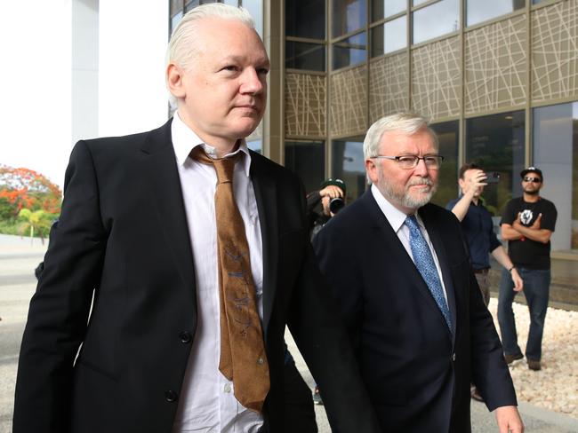 Assange arrived at the US Federal Courthouse with Australia’s Ambassador to the US Kevin Rudd. Picture: Getty Images