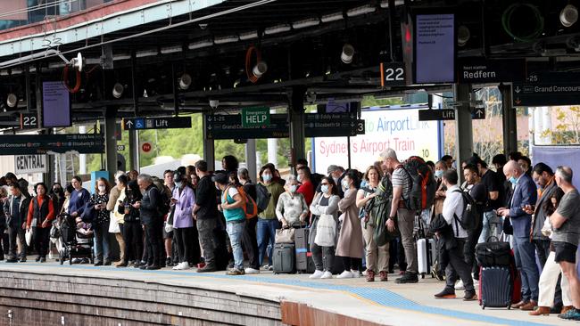 Commuters urged to work from home as transport network suffers damage. Picture: NCA NewsWire / Damian Shaw