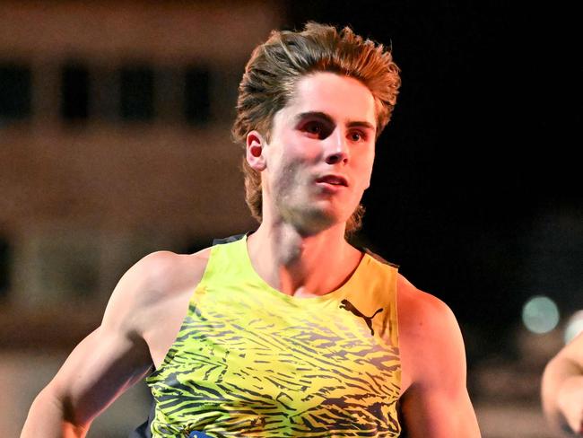 Rohan Browning of Australia (L) wins the men's 100m event at the Maurie Plant athletics meet in Melbourne on February 23, 2023. (Photo by William WEST / AFP) / -- IMAGE RESTRICTED TO EDITORIAL USE - STRICTLY NO COMMERCIAL USE --