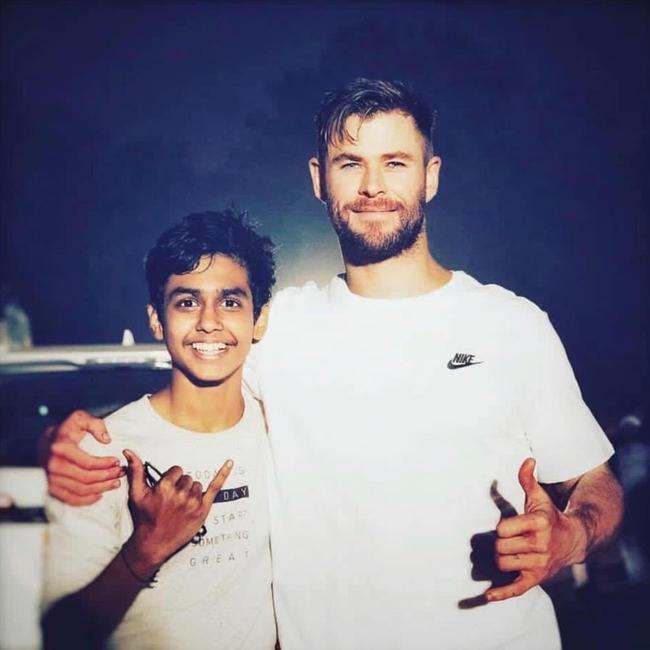 Ovi Mahajan’s (played by Indian actor Rudhraksh Jaiswal) profile photo on Facebook with Tyler Rake (Chris Hemsworth).