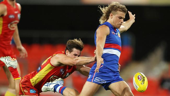 Bailey Smith gets a kick away as David Swallow tries to stop him. Picture: Michael Klein