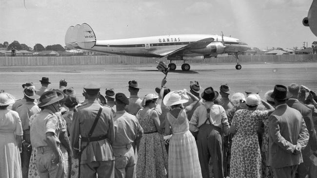 12 Mar 1954 – The Royal Constellation aircraft, carrying the Queen and The Duke of Edinburgh taxied out to the runway at Brisbane airport for its flight to Townsville (D2372) royalty britain visit Queen Elizabeth II &amp; Prince Philip