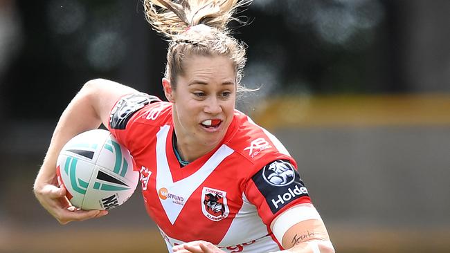 Kezie Apps of the Dragons during the NRLW Premiership Round 2 Match between St George Illawarra Dragons and Sydney Roosters at Leichhardt Oval in Sydney, Sunday, September 29, 2019. (AAP Image/Joel Carrett) NO ARCHIVING, EDITORIAL USE ONLY