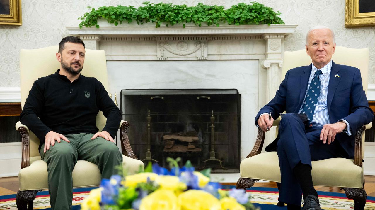 US President Joe Biden meets with Ukraine's President Volodymyr Zelensky at the Oval Office of the White House in Washington, DC, on September 26, 2024. (Photo by SAUL LOEB / AFP)