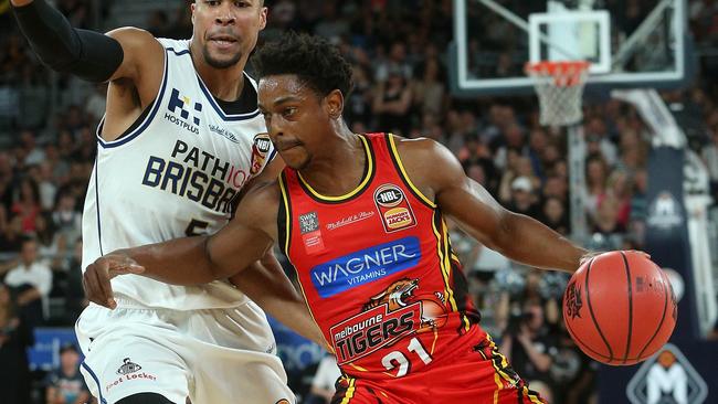 Casper Ware (R) of Melbourne contests with Stephen Holt of Brisbane during the Round 17 NBL game between Melbourne United and Brisbane Bullets at Hisense Arena, Melbourne, Saturday, February 3, 2018. (AAP Image/ Hamish Blair) NO ARCHIVING, EDITORIAL USE ONLY