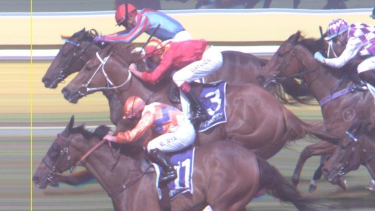 Broken Arrows (inside) was denied victory by Cuban Royale at Kembla Grange in a deceptive finish. Picture: Sky Racing