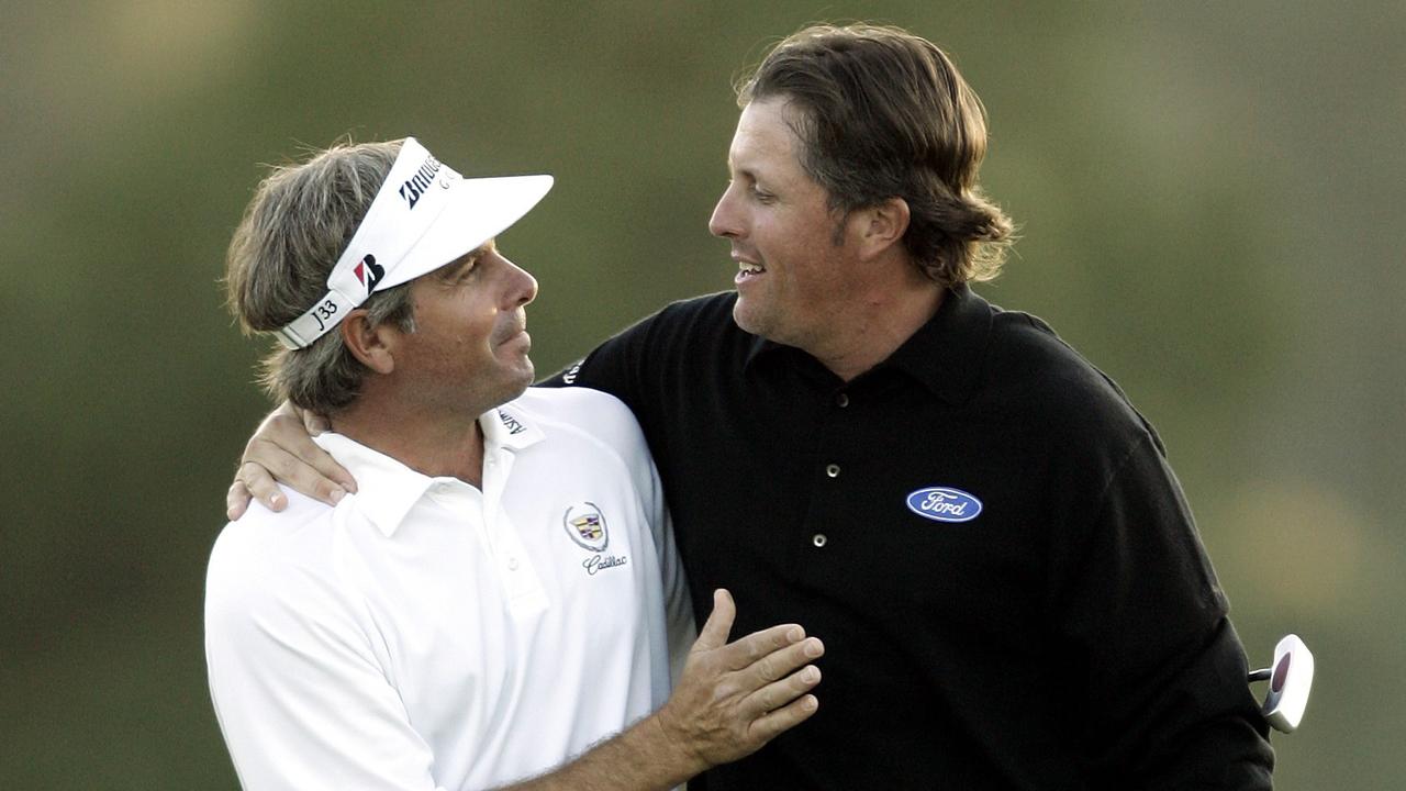 09/04/2006. Phil Mickelson (R) of the US hugs compatriot Fred Couples (L) after Mickelson won his second green jacket in the 2006 Masters Golf Tournament at the Augusta National Golf Club in Augusta, Georgia. Mickelson won the 70th Masters, firing a final-round three-under par 69 to capture the year's first major golf tournament by two strokes. AFP PHOTO/JEFF HAYNES