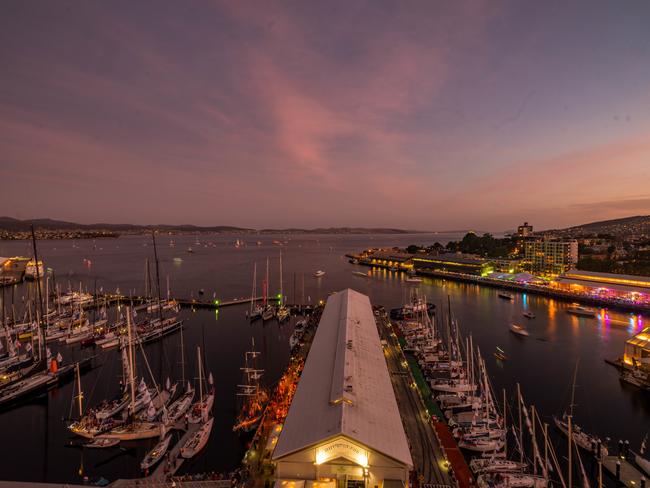 15/20DINE ON HOBART’S WATERFRONT Whether it’s the Old Wharf Restaurant or the Drunken Admiral – you haven’t done Hobart right ‘til you’ve dined on the waterfront.