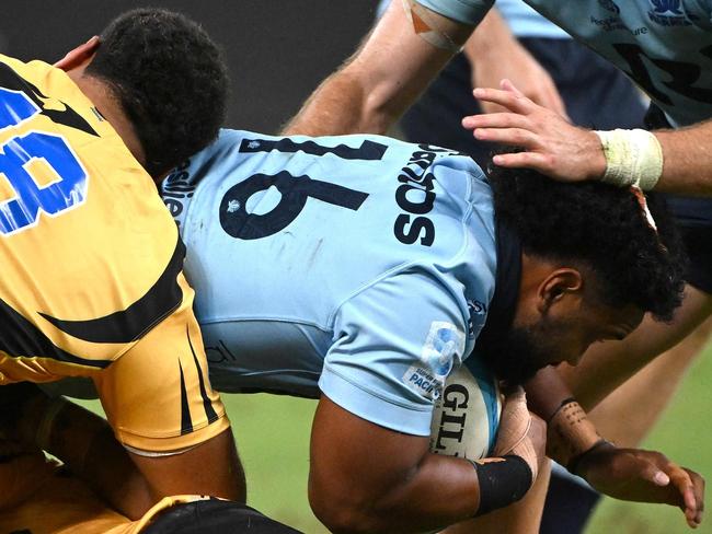 Western Force's Josh Smith (L) tackles Waratah's Mahe Vailanu during the Super Rugby Pacific Round 4 match between the NSW Waratahs and Western Force at the Allianz Stadium in Sydney on March 8, 2025. (Photo by Saeed KHAN / AFP) / -- IMAGE RESTRICTED TO EDITORIAL USE - STRICTLY NO COMMERCIAL USE --