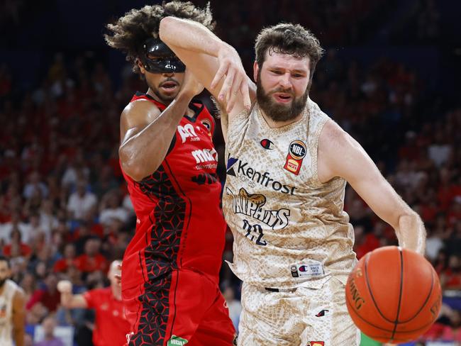 Keanu Pinder of the Wildcats and Tanner Groves of the Taipans contest for the ball during the round 18 NBL match between Perth Wildcats and Cairns Taipans at RAC Arena, on January 25, 2025, in Perth, Australia. (Photo by James Worsfold/Getty Images)