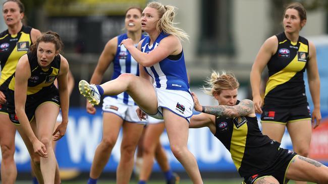 MELBOURNE, AUSTRALIA – MARCH 05: Daria Bannister of the Kangaroos kicks a goal during the round six AFLW match between the Richmond Tigers and the North Melbourne Kangaroos at The Swinburne Centre on March 05, 2021 in Melbourne, Australia. (Photo by Robert Cianflone/Getty Images)