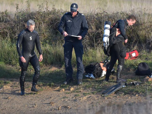 BALLARAT, AUSTRALIA - NewsWire Photos - 29 MAY, 2024: Victorian Police divers on the scene at a “targeted search” for missing Ballarat mum Samantha Murphy, several months after her disappearance. Detectives from Victoria’s Missing Persons Squad and a range of specialist police are involved in the current search in the Ballarat area. Picture: NewsWire / Ian Wilson