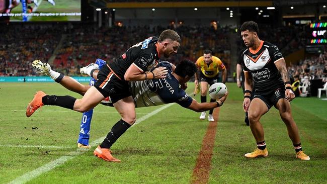 Murray Taulagi’s pass for Scott Drinkwater at Magic Round. Picture: NRL Media