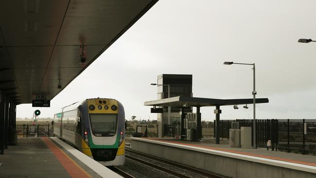 Matthew Guy is promising a fast rail network to connect the regions and regional cities with Melbourne.